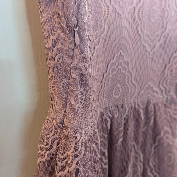 Express mauve lace deep V neck dress - Picture 3 of 7